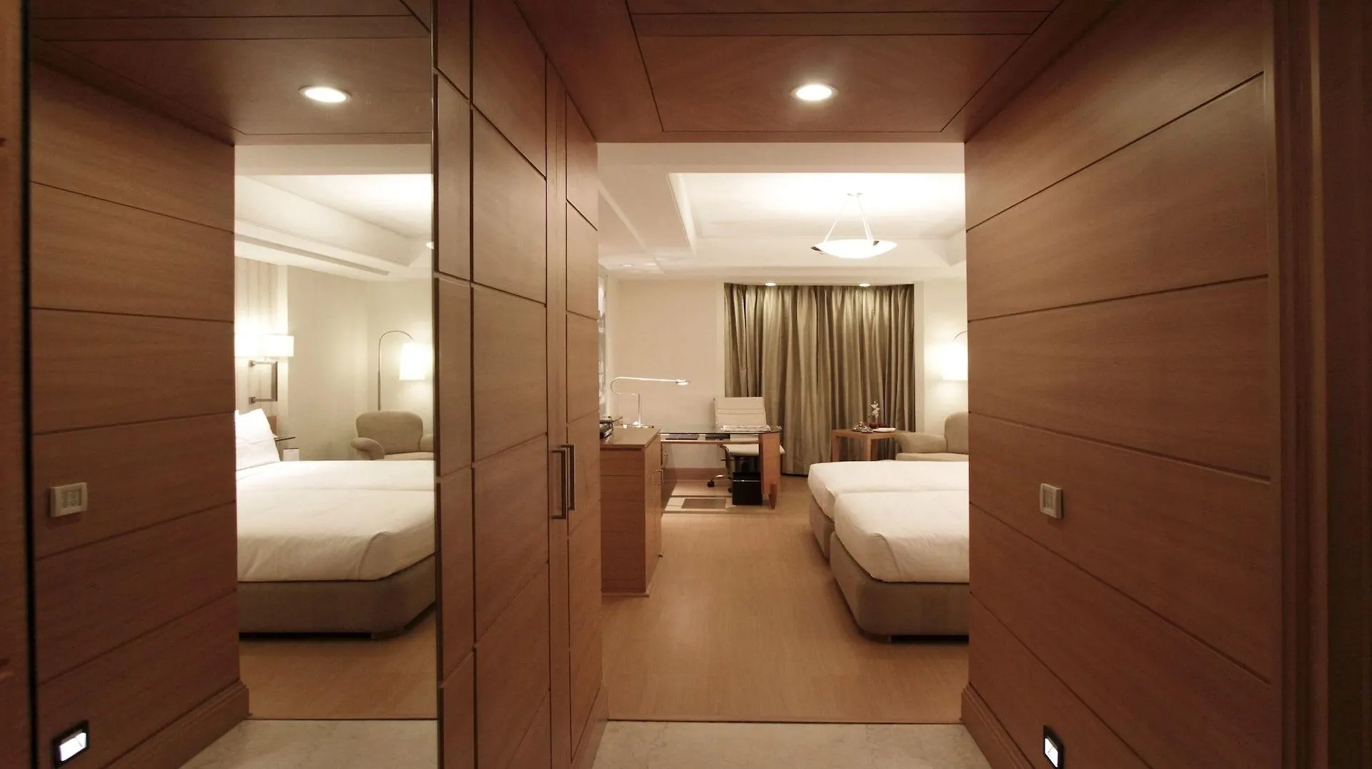 ****  Lemon Tree Premier 2, Gurugram Hotel Gurgaon India